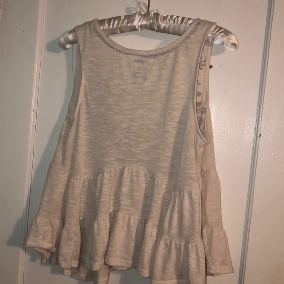 Tank Top w/ruffles - Picture 3 of 4